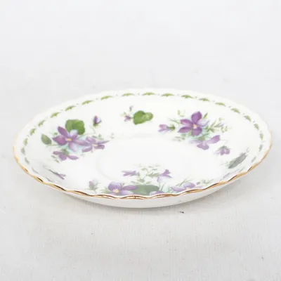Assiett (Flower Of The Month Series) från Royal Albert
