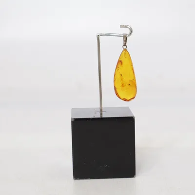 Hänge (Orange) Okänd metall