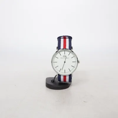 Armbandsur (Blå, Röd, Vit) från Daniel Wellington