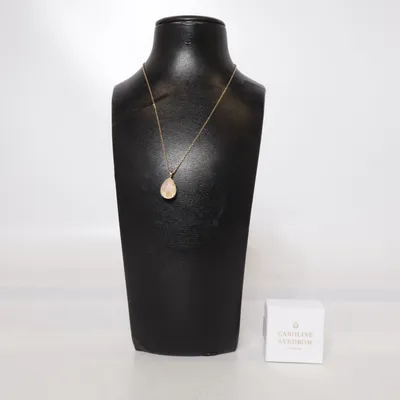 Halsband (Guldfärgad) från Caroline Svedbom Okänd metall