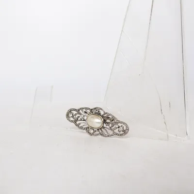 Broche Onbekend materiaal