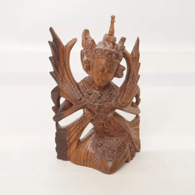 Décoration intérieure (handarbete i trä, köpt i Indien, dammig )