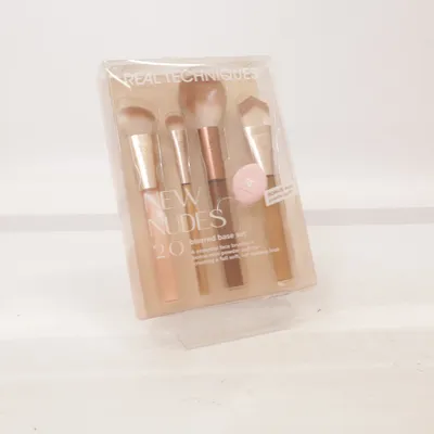 Sminkborste (New Nudes 2.0 Blurred Base Set) från Real Techniques