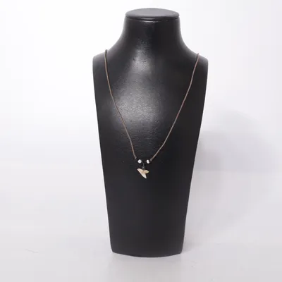 Halsband (Brun, Svart, Vit) Okänd metall