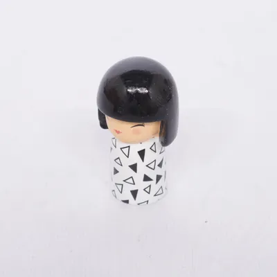 Figurin (Vit, Svart) från Skincity