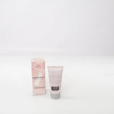 Hair dye (Shinefinity Zero Lift Glaze) from Wella Professionals
