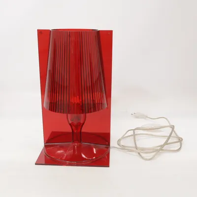 Bordslampa (Röd) från Kartell