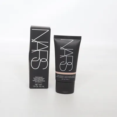 BB-cream (Pure Radiant Tinted Moisturizer) från Nars