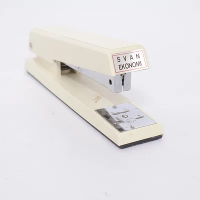 Nietmachine (EKONOMI) van Svan