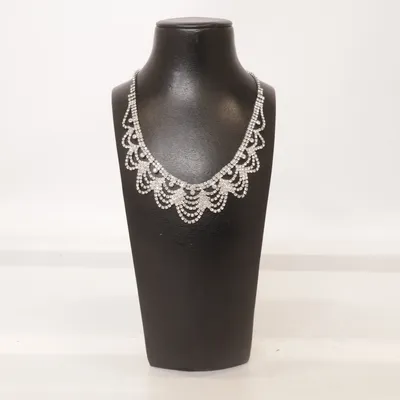 Halsband (Silverfärgad) Okänd metall