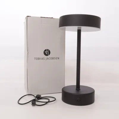Bordslampa (Svart) från Tobias Jacobsen