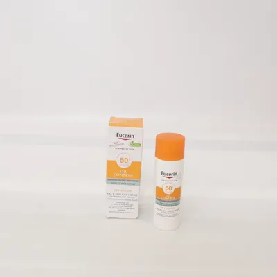 Solcreme (Oil Control Sun Gel-Creme) fra Eucerin