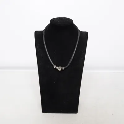 Collier (Noir, Argent) de Astrid & Agnes Métal inconnu
