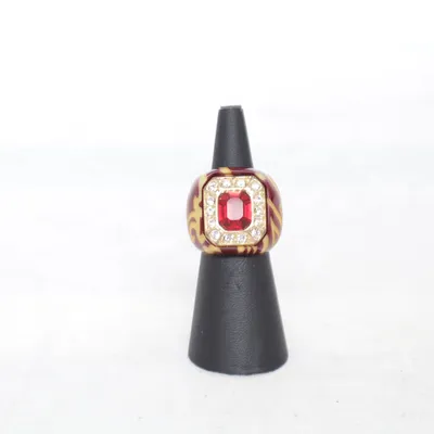Ring (Röd, Guldfärgad) Okänd metall