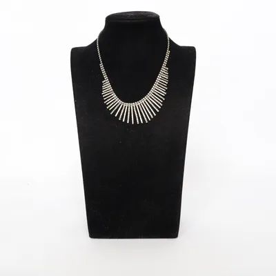 Halsband (Silverfärgad) Okänd metall
