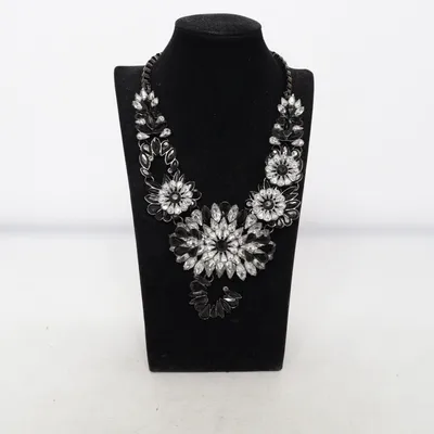 Collier (Noir, Argent) Métal inconnu