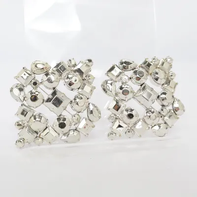 Brosch (Silverfärgad) Okänd metall