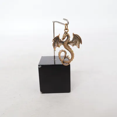 Hänge (Guldfärgad) Okänd metall