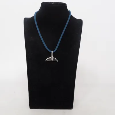 Collier (Bleu, Argent) Métal inconnu