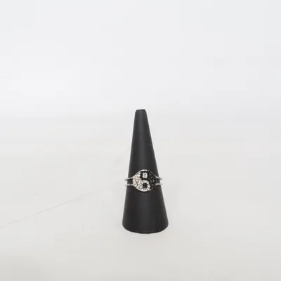 Ring (Silverfärgad) Okänd metall