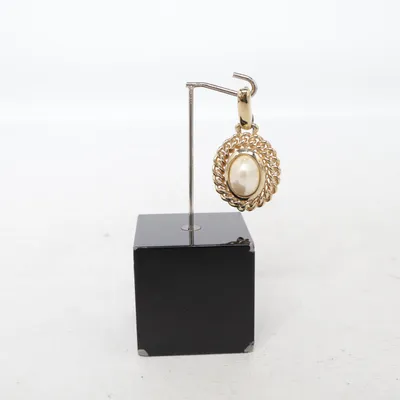 Hänge (Guldfärgad, Vit) från Chartage Okänd metall