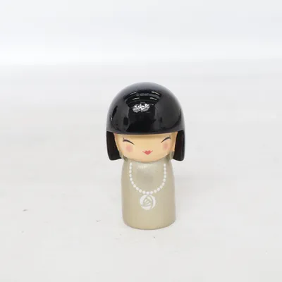 Kokeshi (Svart, Guldfärgad) från Skincity