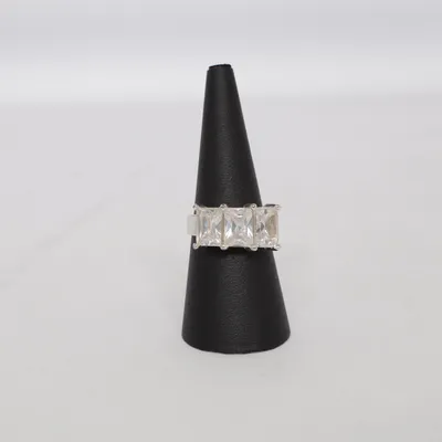 Ring (Silverfärgad) Okänd metall