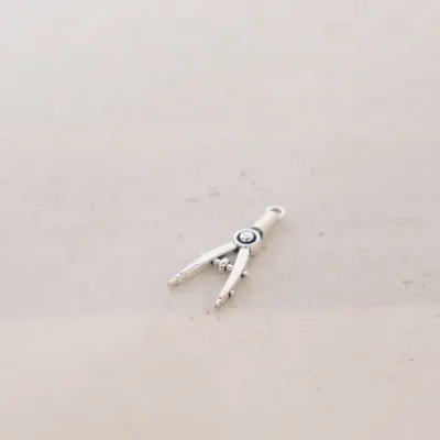 Berlock (Silverfärgad) Okänd metall