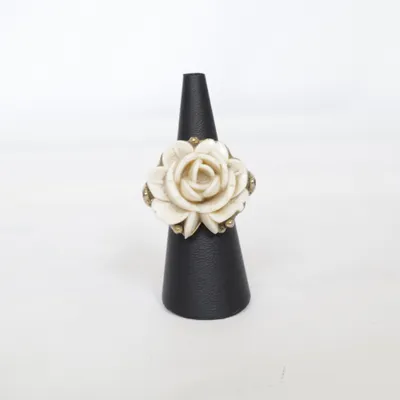 Ring (Vit, Guldfärgad) Okänd metall