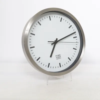 Horloge murale (Argent, Blanc, Noir) de Färg & Form