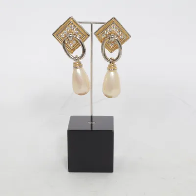 Clip on earrings (Gold, White) Unknown metal