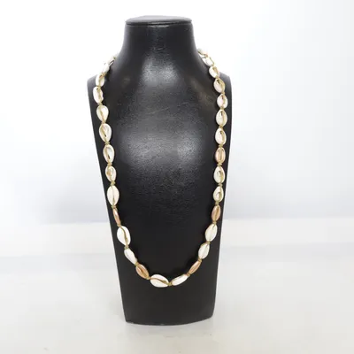 Halsband (Vit, Beige) från Dansk Smykkekunst Okänd metall