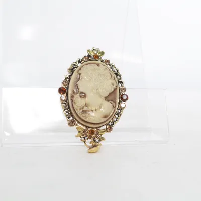 Broche (Or, Beige) Métal inconnu
