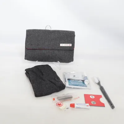 Resekit (Grå, Röd) från Air Canada