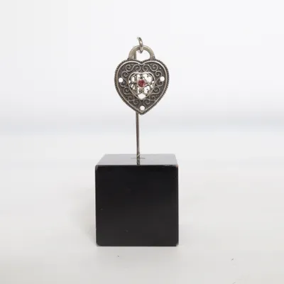 Pendentif (Argent, Rose) Métal inconnu