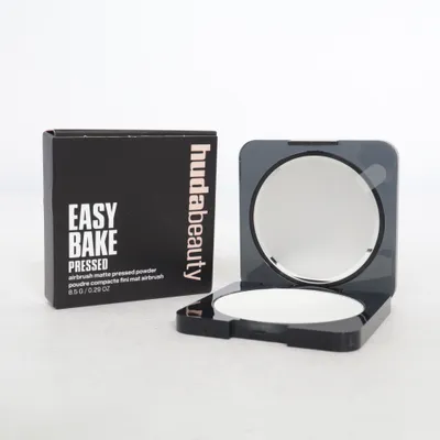 Powder (Easy Bake Pressed Powder in Sugar Cookie Translucent ) from Huda Beauty