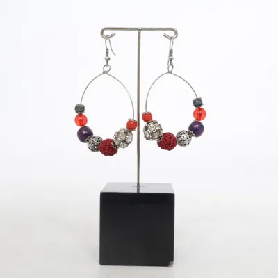 Örhängen (Röd, Blå, Flerfärgad) Okänd metall