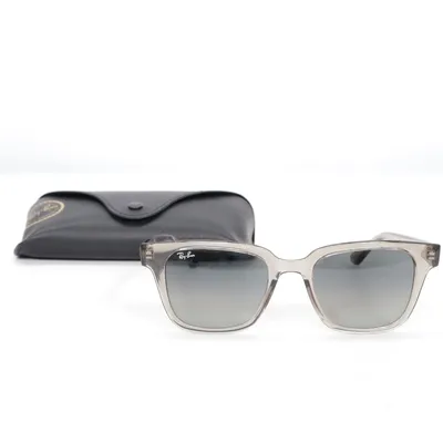 Solglasögon (RB4323) från Ray-Ban