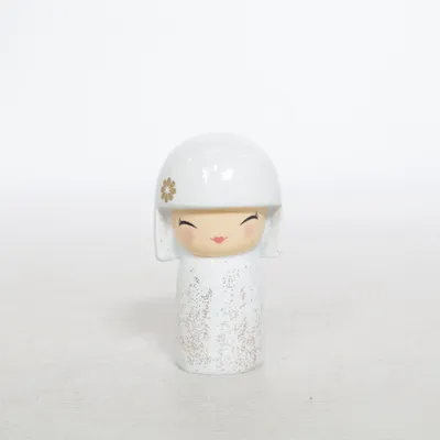 Kokeshi (Vit, Guldfärgad) från Skincity