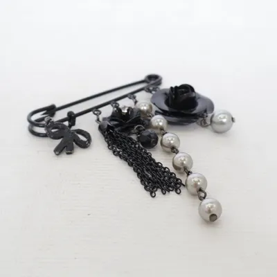 Brosch (Svart, Grå) Okänd metall