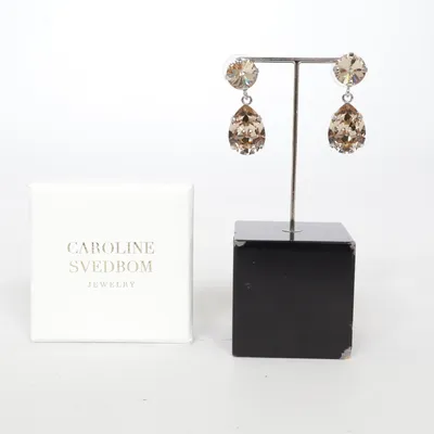 Örhängen (Silverfärgad, Beige) från Caroline Svedbom Okänd metall