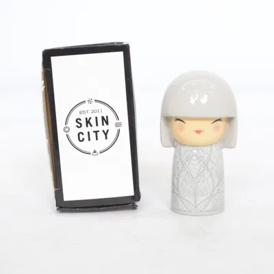 Kokeshi (Gray) from Skincity