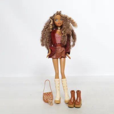 Docka (Brun, Röd, Beige) från Mattel