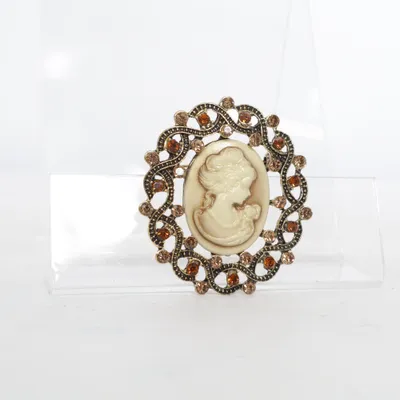 Broche (Or, Beige) Métal inconnu