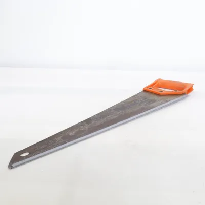 Såg (Bahco • Prize Cut • fogsvans • handsåg • såg • träsåg • snickarsåg • verktyg • byggverktyg • klassisk såg • hantverksverktyg • Bahco såg • DIY • hemmafix • renovering • workshop tools • hållbara verktyg • vintage tools • maker culture • carpenter aesthetic • garage workshop • quality tools) från Bahco