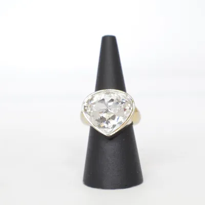 Ring (Guldfärgad) från Dyrberg/Kern Okänd metall