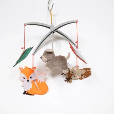 Babymobil (Brun, Röd, Grå) från Sterntaler