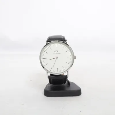 Montre (Noir, Blanc, Argent) de Daniel Wellington
