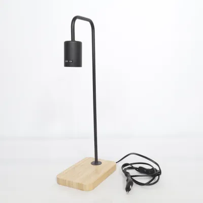 Skrivebordslampe (Tvarhand) fra IKEA