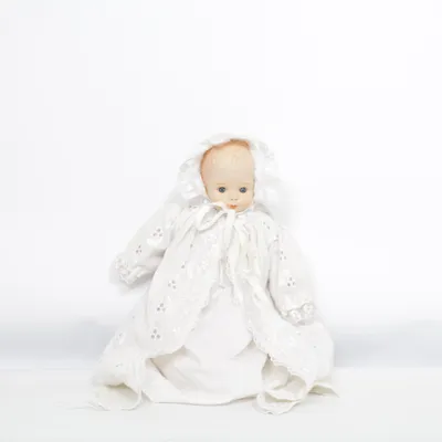 Poupée en porcelaine (Blanc)